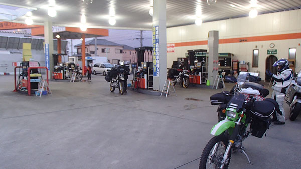 ガソリンスタンドにて